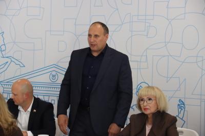 Командир полка №387 Михаил Давыдов вручил благодарственные письма рязанцам